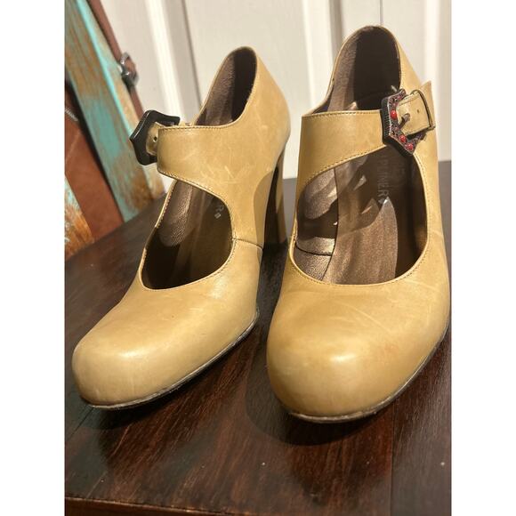 Donald J. Pliner Mary Jane Heels - Picture 10 of 10